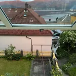 アパート Charming With Balcony And View!