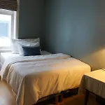 Charming With Balcony And View! アパート