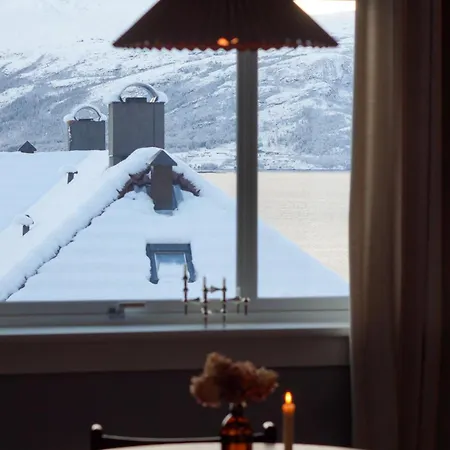 Charming With Balcony And View!