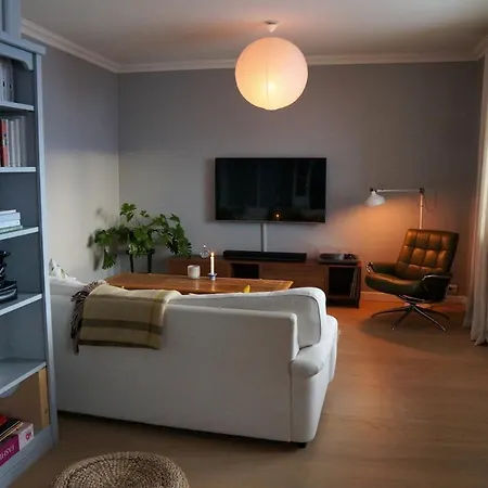 Apartment Charming With Balcony And View! Alesund