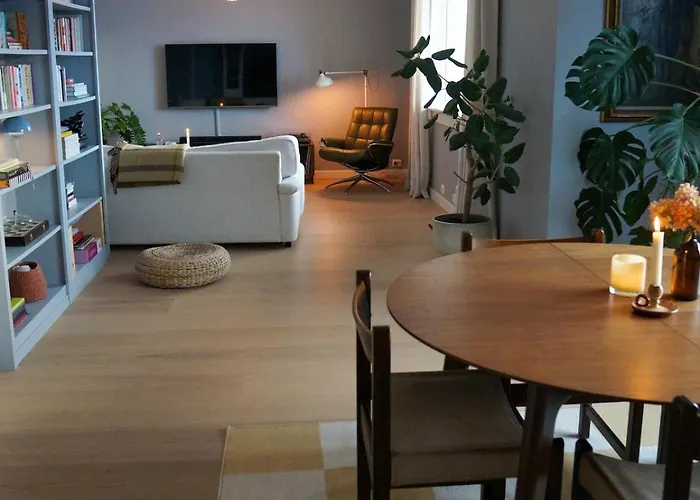 Charming With Balcony And View! Lägenhet *