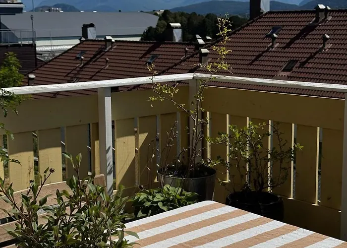 Charming With Balcony And View! Alesund