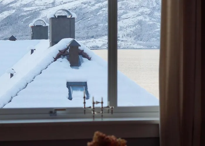 Charming With Balcony And View!