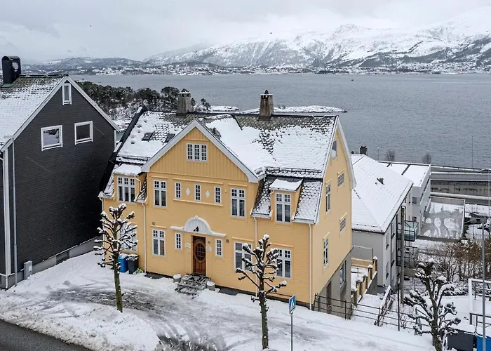 Apartment Charming With Balcony And View!