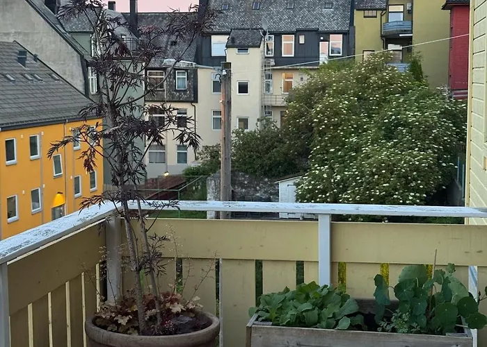 Charming With Balcony And View! Alesund
