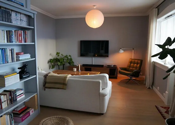 Apartment Charming With Balcony And View! Alesund