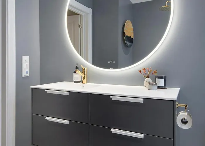 Apartment Charming With Balcony And View! Alesund