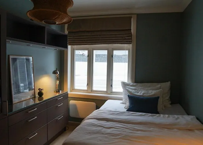 Charming With Balcony And View! *