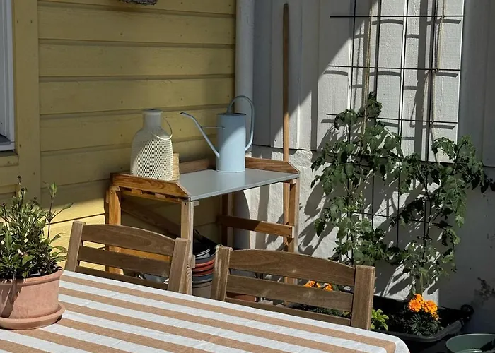 Charming With Balcony And View! Alesund