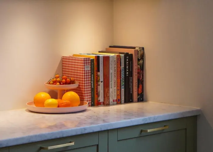 Charming With Balcony And View! *